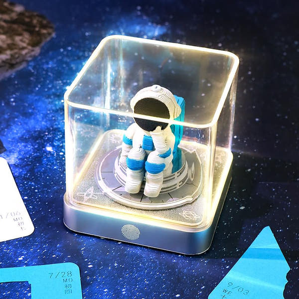 3D Calendar 2026 - Astronaut B